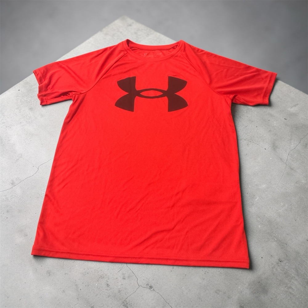 Under Armour Boys Red Logo Tee Size M Athletic Shirt Short Sleeve Kids